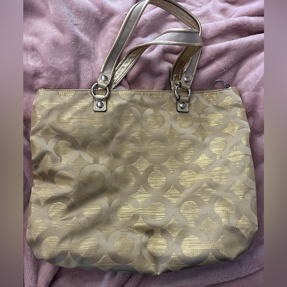 Authentic COACH Gold Beige Jacquard Poppy Shoulder Tote H1026-15865 Bag - Picture 2 of 4